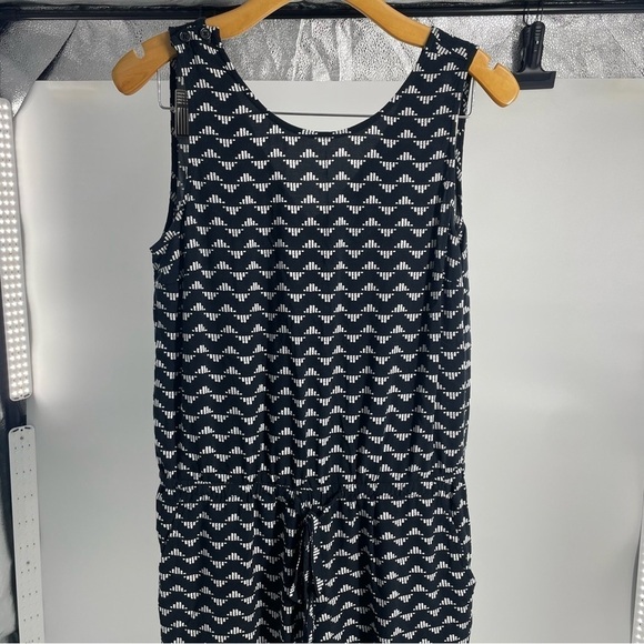 Old Navy Black and white geometric Minimalist Ankle  jumpsuit Small - Picture 5 of 14